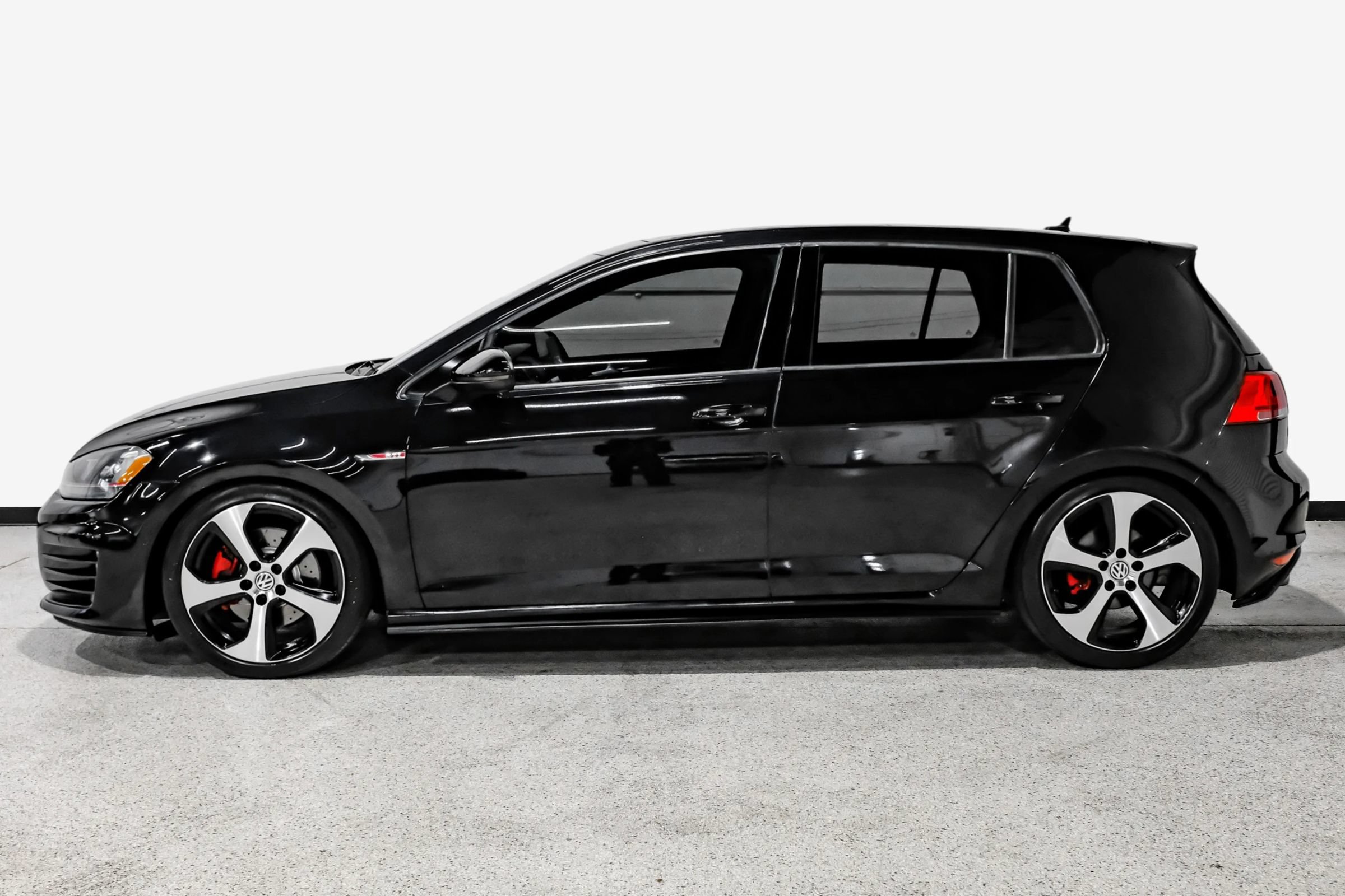 Used 2016 Volkswagen GTI SE FWD image 9