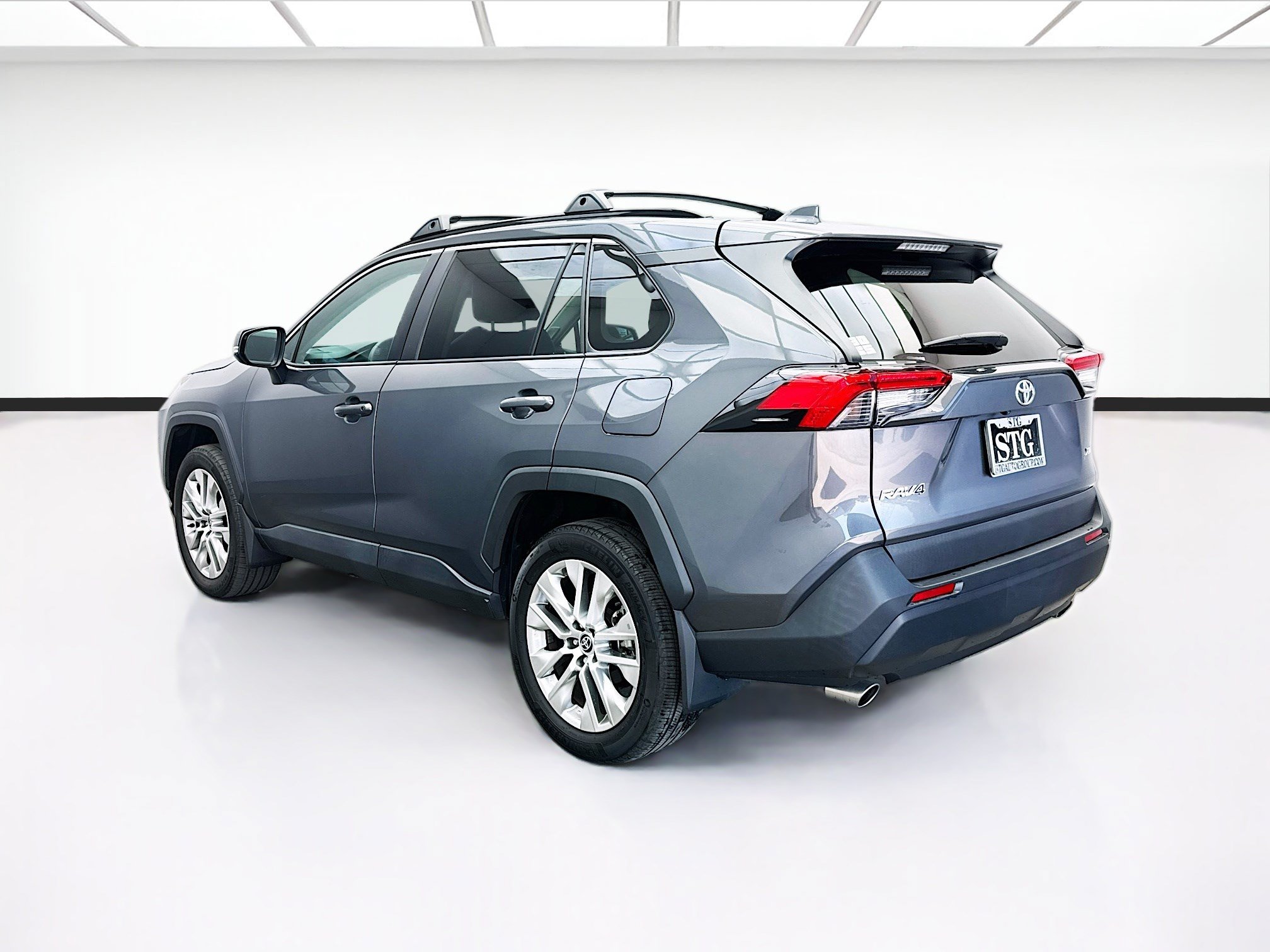 Used 2023 Toyota RAV4 XLE Premium FWD image 6