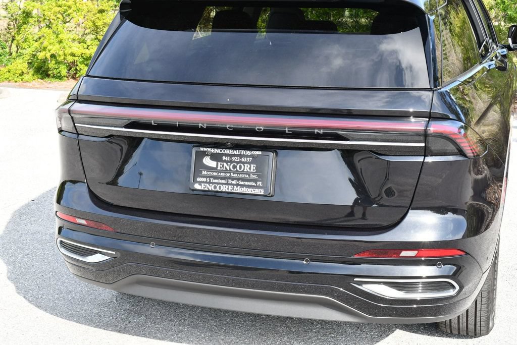 Used 2024 Lincoln Nautilus Reserve w/ Equipment Group 203A AWD/4WD image 10
