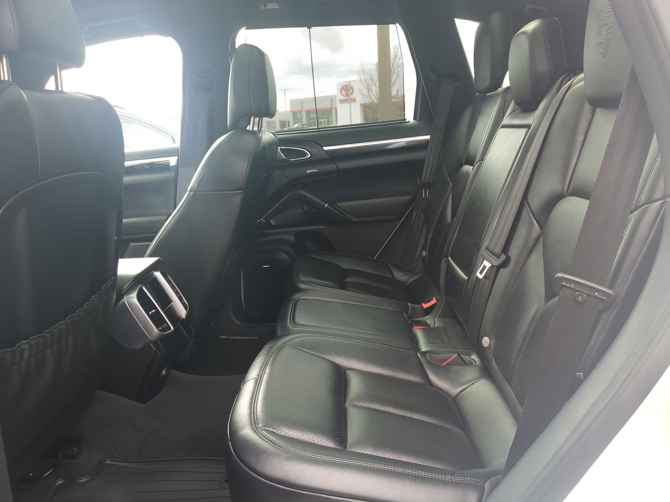 Used 2017 Porsche Cayenne Platinum Edition image 28