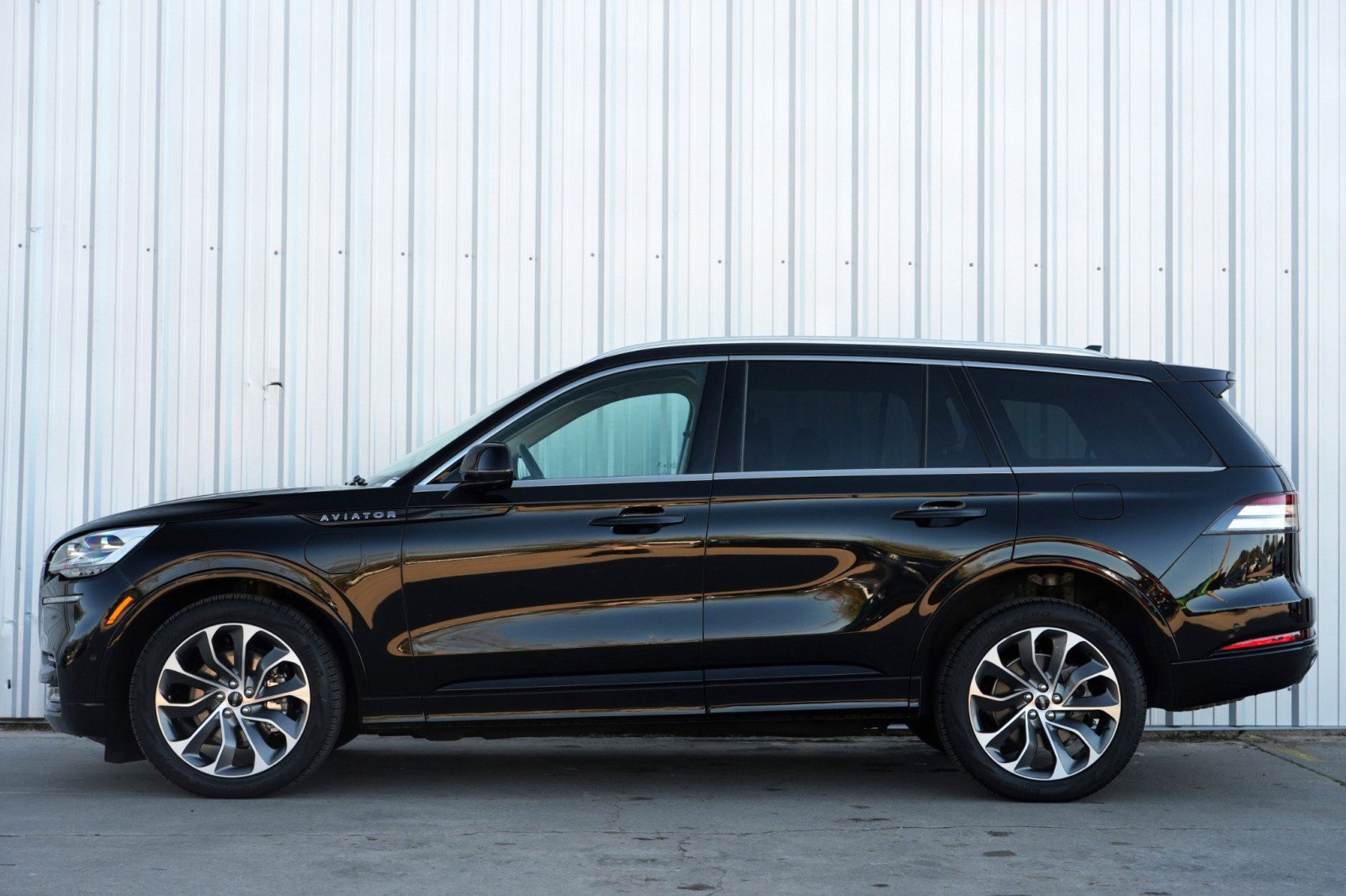 Used 2023 Lincoln Aviator Grand Touring w/ Equipment Group 301A image 9