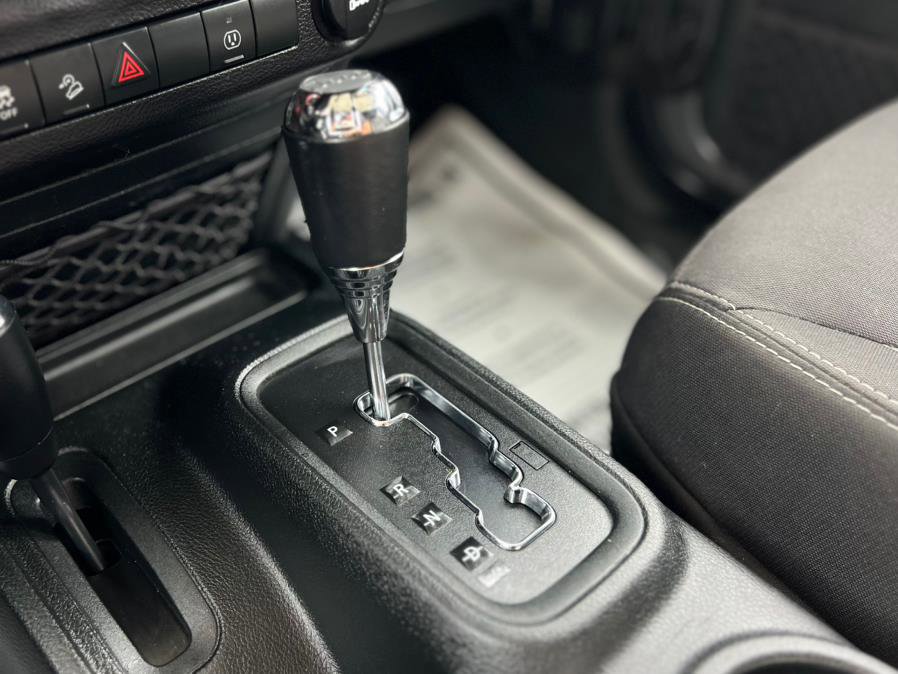 Used 2018 Jeep Wrangler Unlimited Sahara image 16