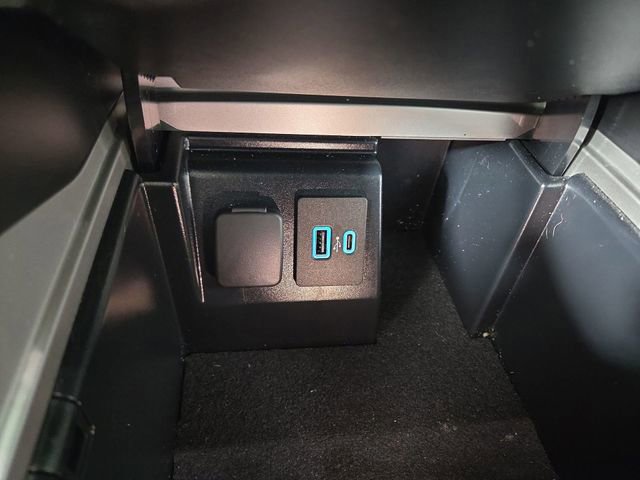 Used 2023 Ford Explorer ST-Line w/ Class IV Trailer Tow Package image 27