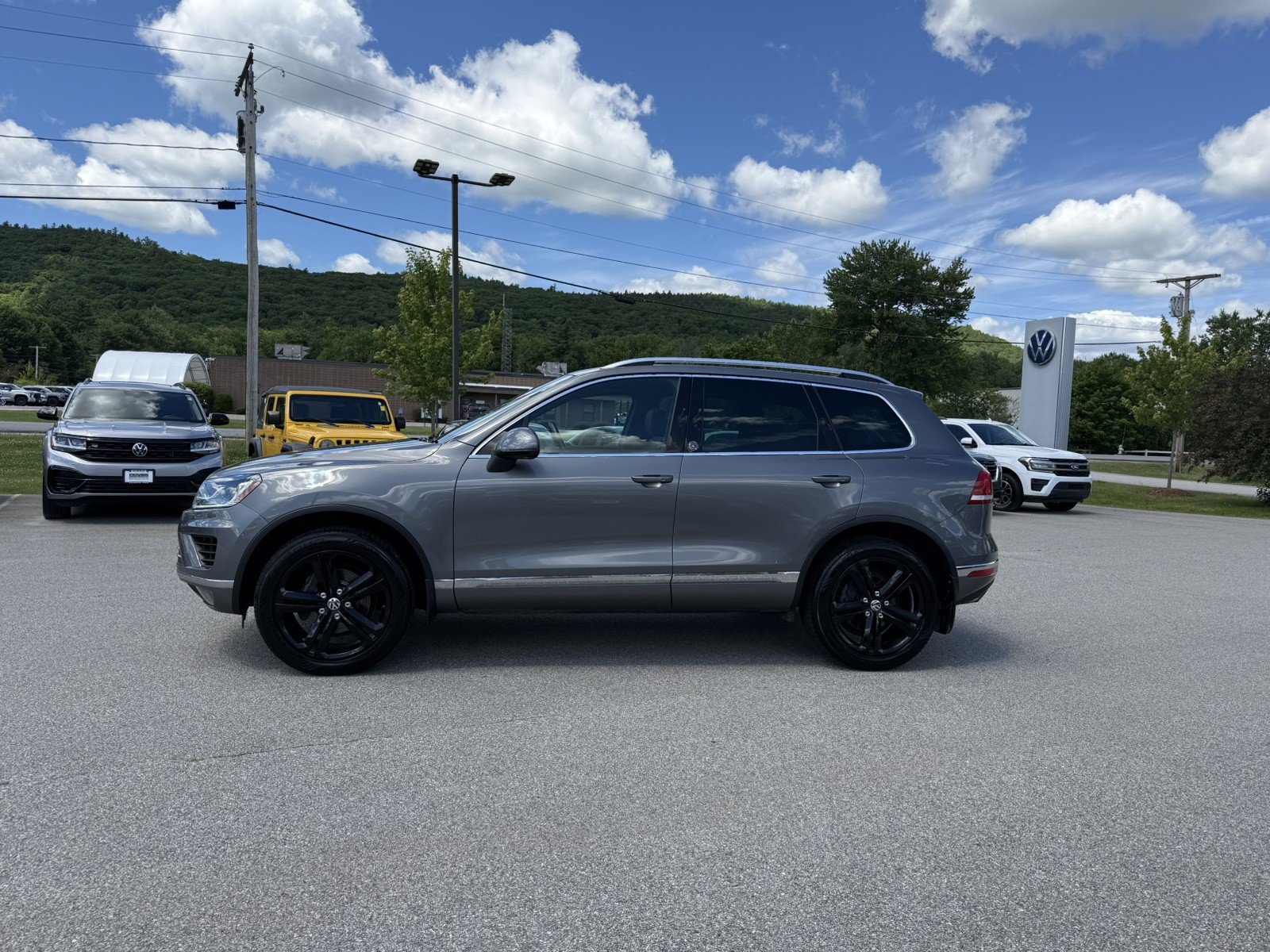 Used 2017 Volkswagen Touareg Wolfsburg Edition AWD/4WD image 8
