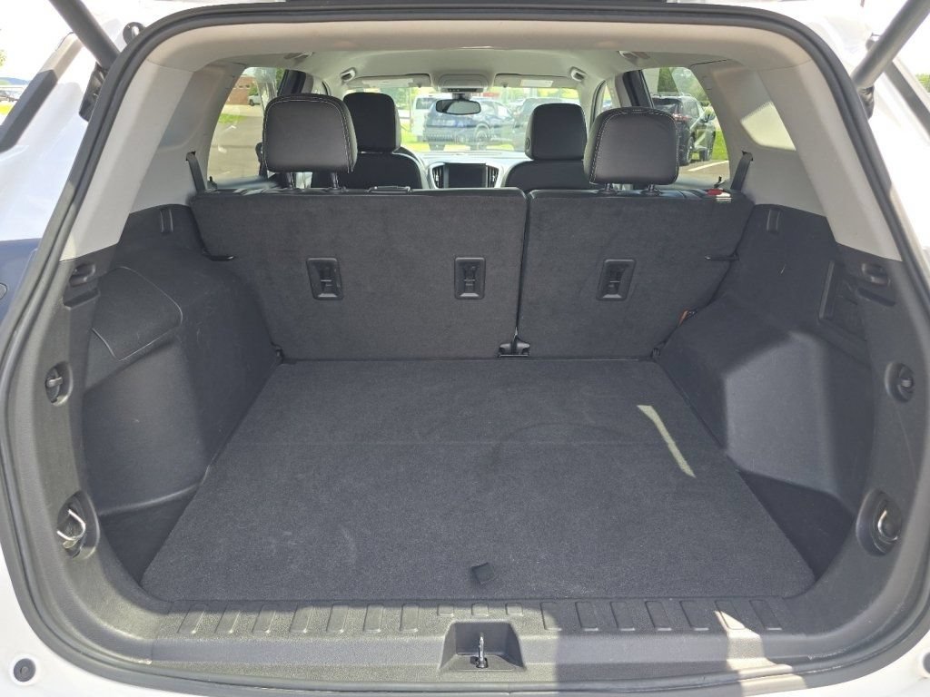 Used 2024 GMC Terrain SLT FWD image 19