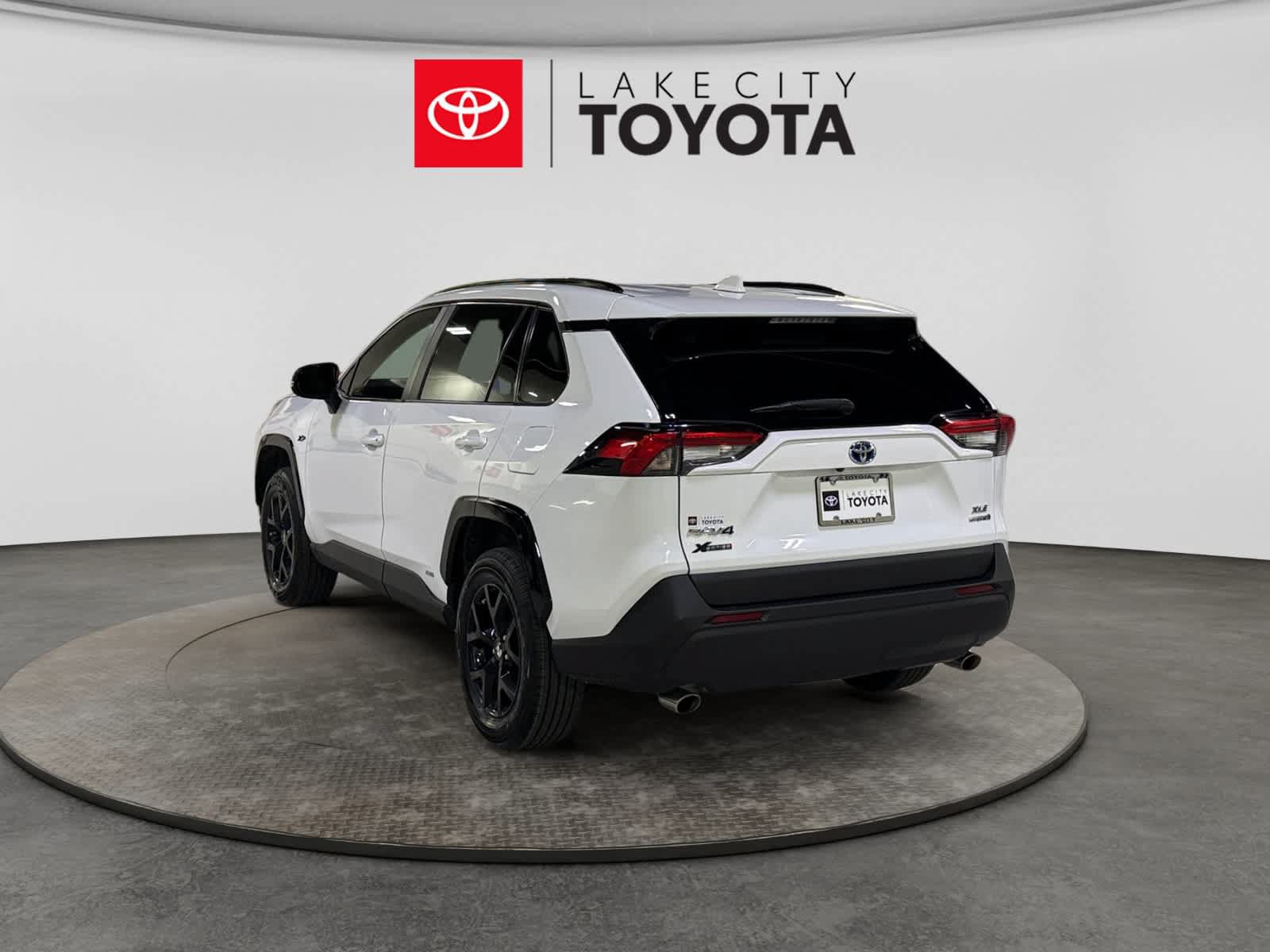 Used 2024 Toyota RAV4 XLE w/ Convenience Package AWD/4WD image 5
