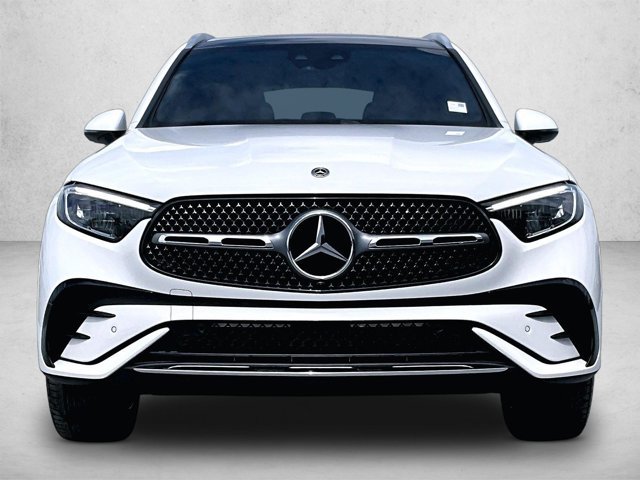Used 2025 Mercedes-Benz GLC 350e 4MATIC image 3