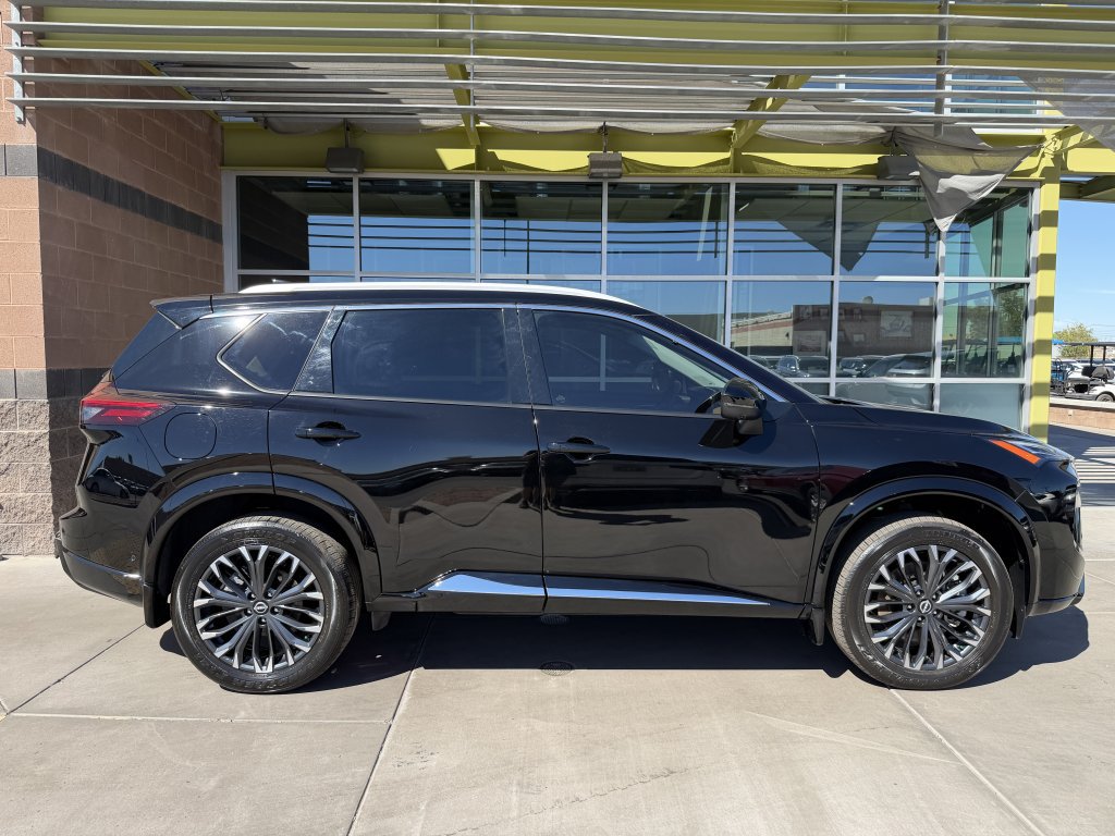 Used 2025 Nissan Rogue Platinum w/ Tech Package FWD image 9