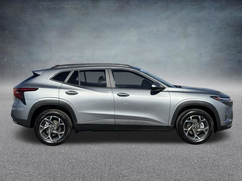 Certified 2025 Chevrolet Trax LT w/ LT Convenience Package image 3