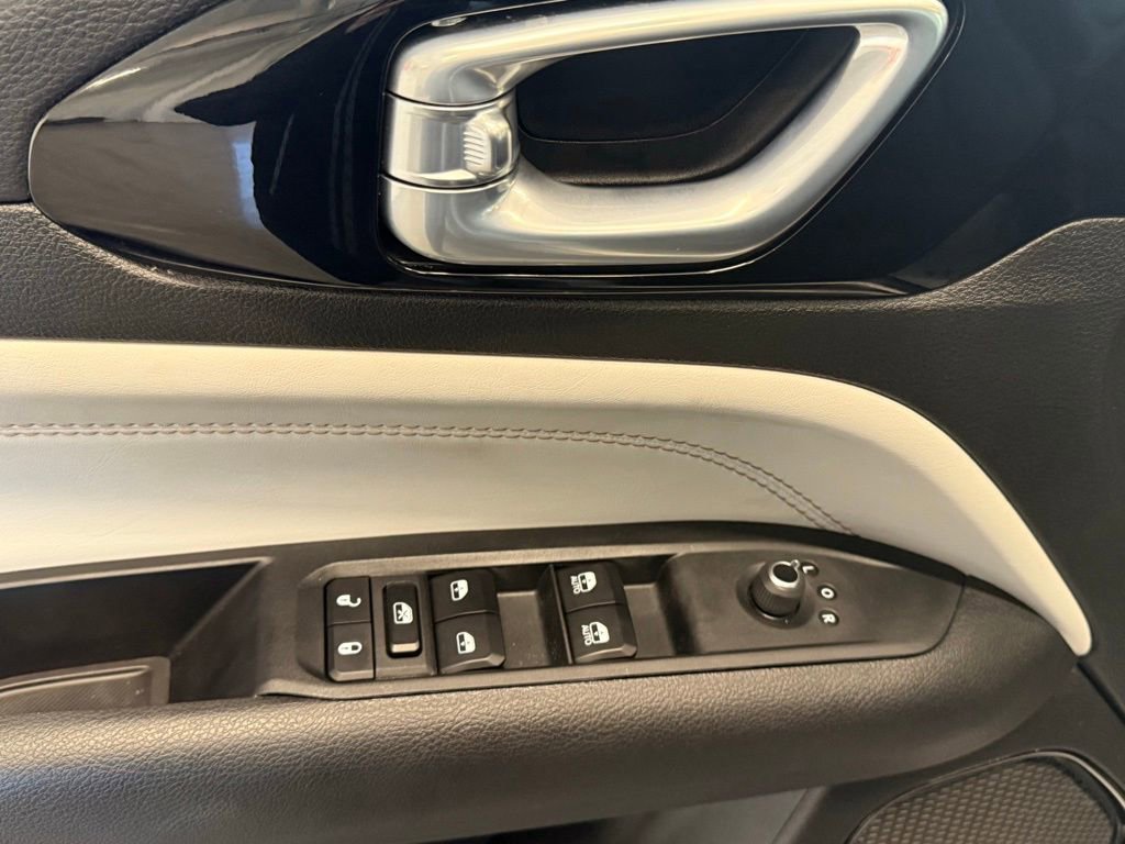 Used 2025 Jeep Compass Limited image 23