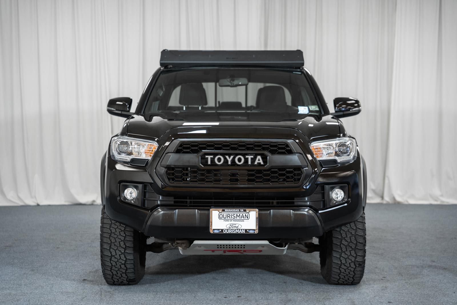 Used 2017 Toyota Tacoma TRD Off-Road w/ Tow Package (A/T) image 2