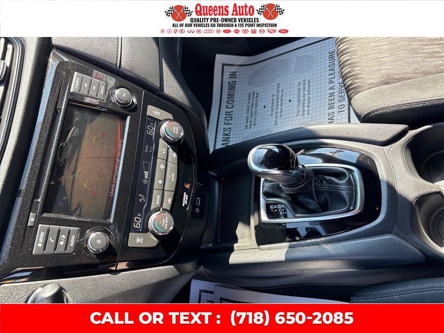 Used 2018 Nissan Rogue SV AWD/4WD image 16