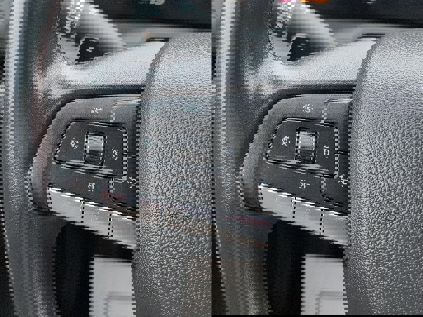 Used 2024 Cadillac XT4 Premium Luxury image 27