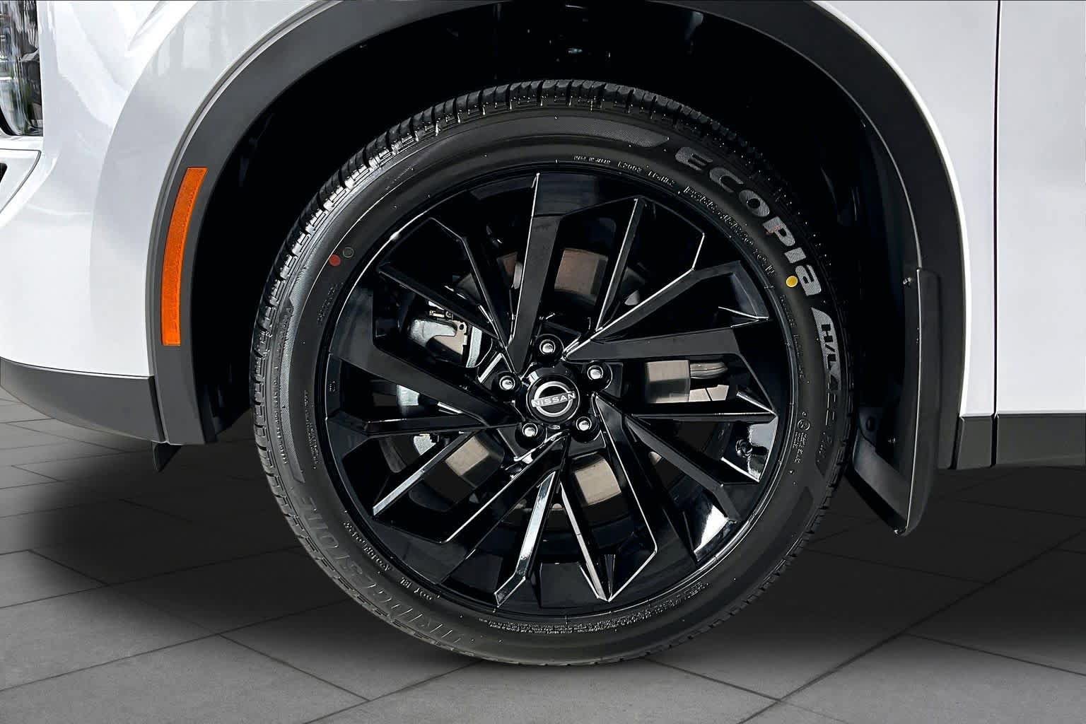 New 2026 Nissan Rogue SL image 9