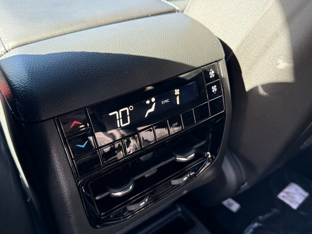 New 2025 Jeep Grand Cherokee L Laredo w/ Luxury Tech Group I image 23