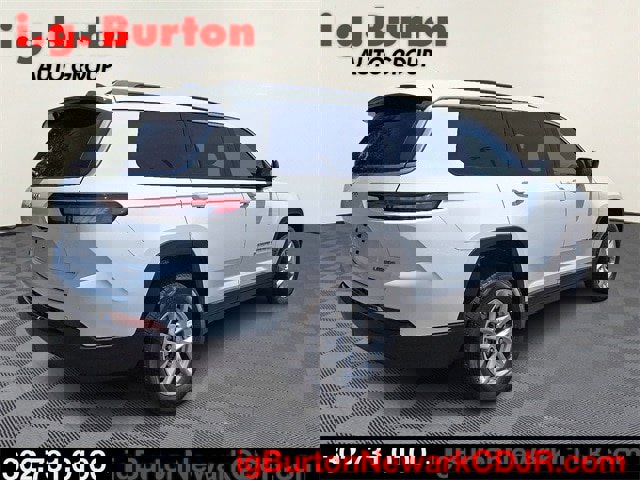 New 2025 Jeep Grand Cherokee L Laredo w/ Luxury Tech Group I image 4