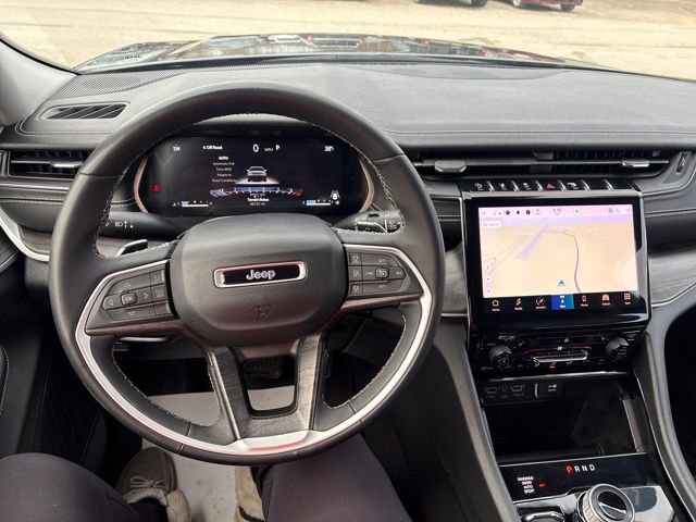 Used 2023 Jeep Grand Cherokee L Limited w/ Black Appearance Package image 19