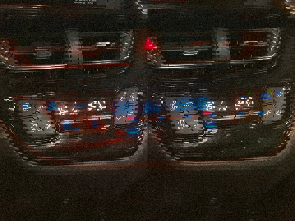 Used 2019 Toyota C-HR Limited image 23