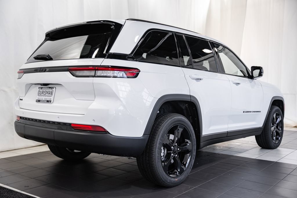 New 2025 Jeep Grand Cherokee Altitude image 4