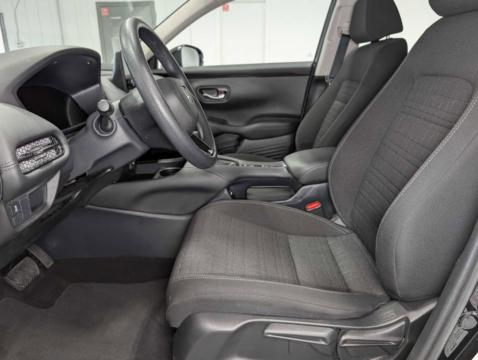 Certified 2023 Honda HR-V LX image 4