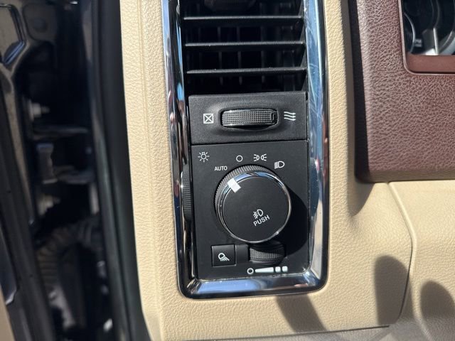 Used 2014 RAM 1500 Laramie w/ Convenience Group image 16