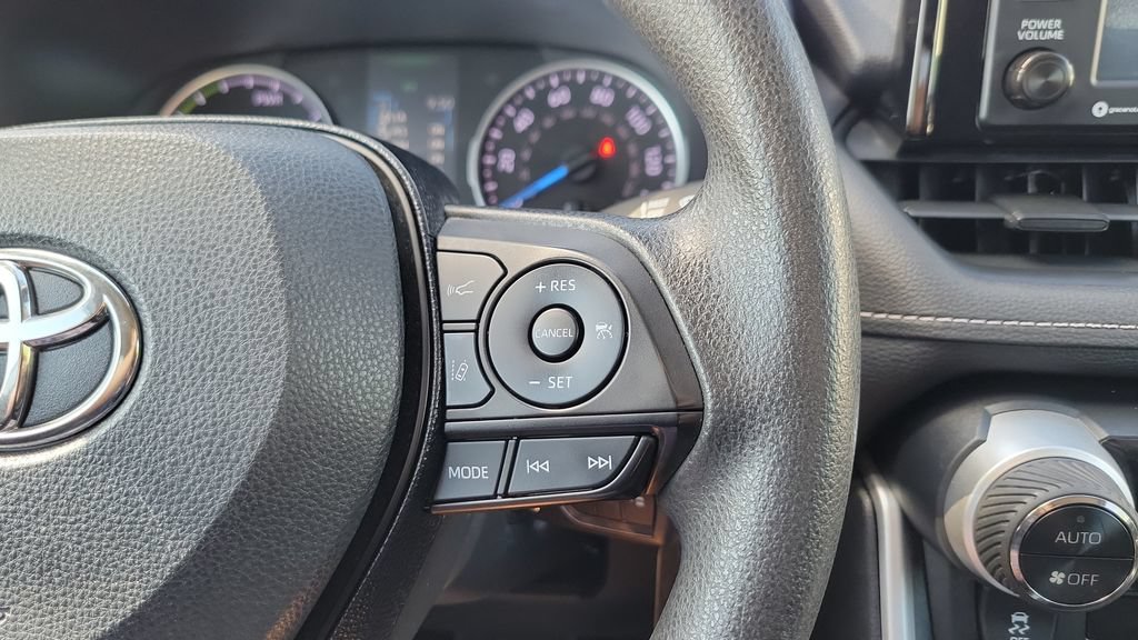 Certified 2020 Toyota RAV4 LE AWD/4WD image 21