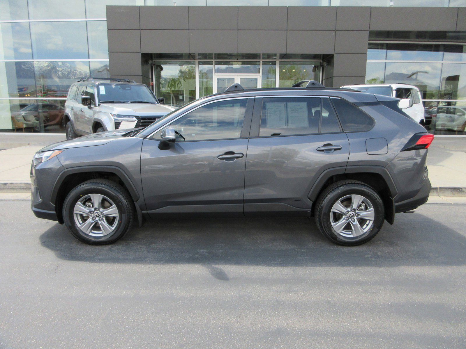 Used 2024 Toyota RAV4 XLE AWD/4WD image 3