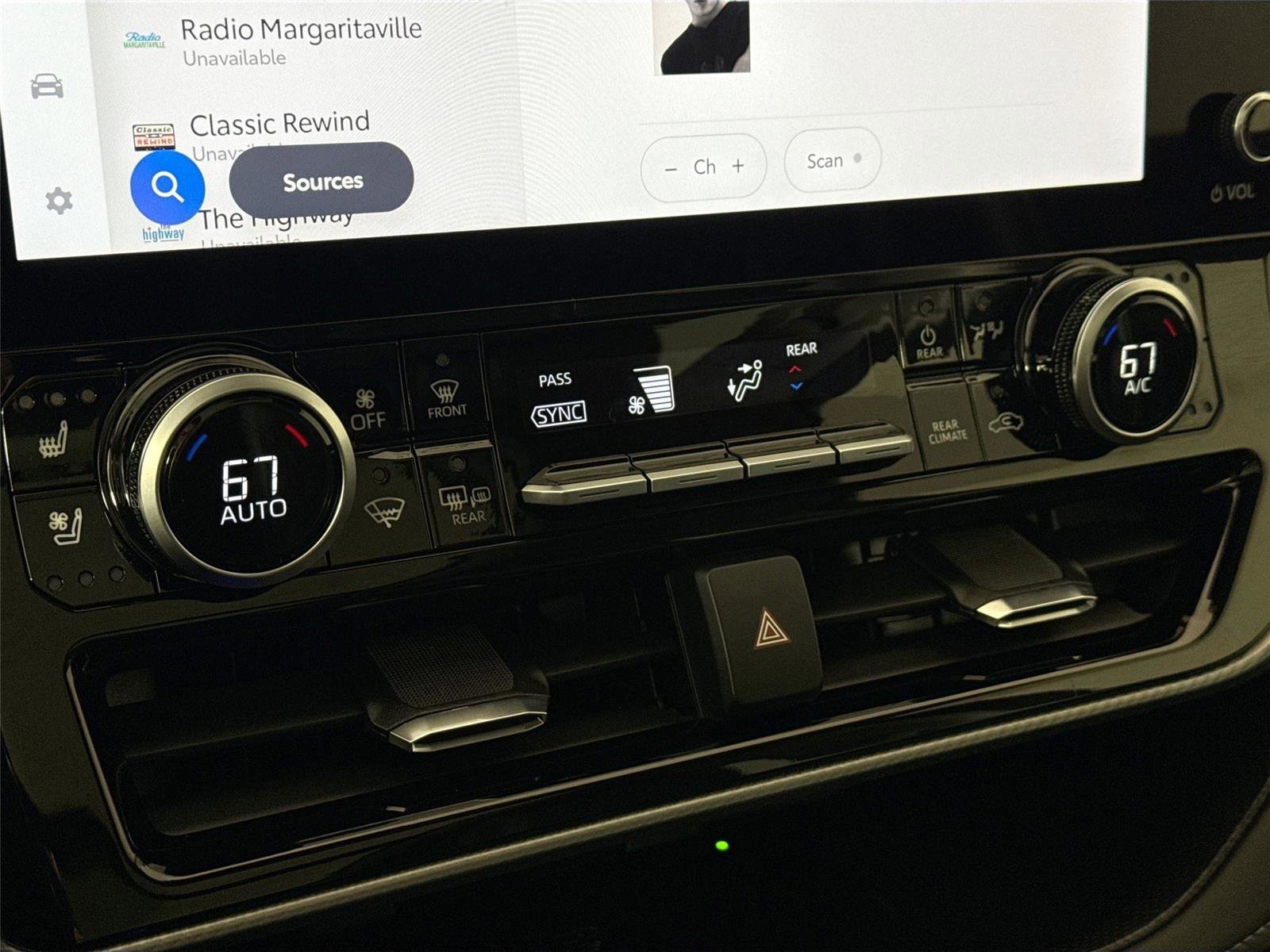 Certified 2025 Toyota Highlander Platinum image 27