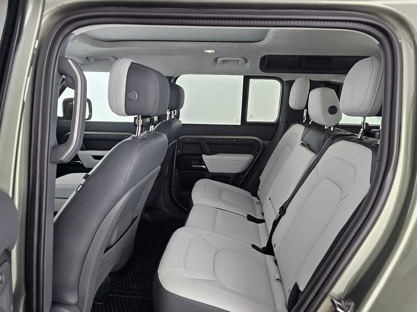 New 2025 Land Rover Defender 110 X AWD/4WD image 16