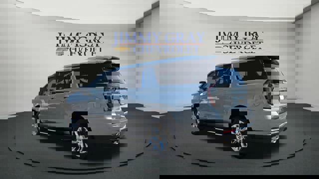 New 2026 Chevrolet Suburban Premier image 3