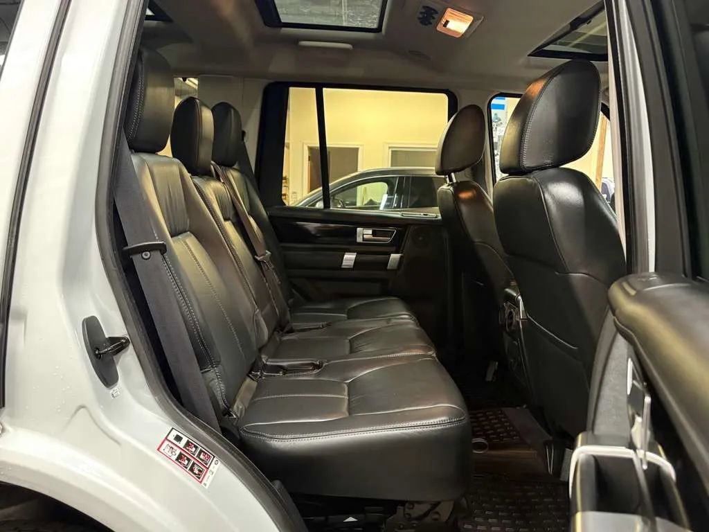 Used 2016 Land Rover LR4 HSE LUX AWD/4WD image 22