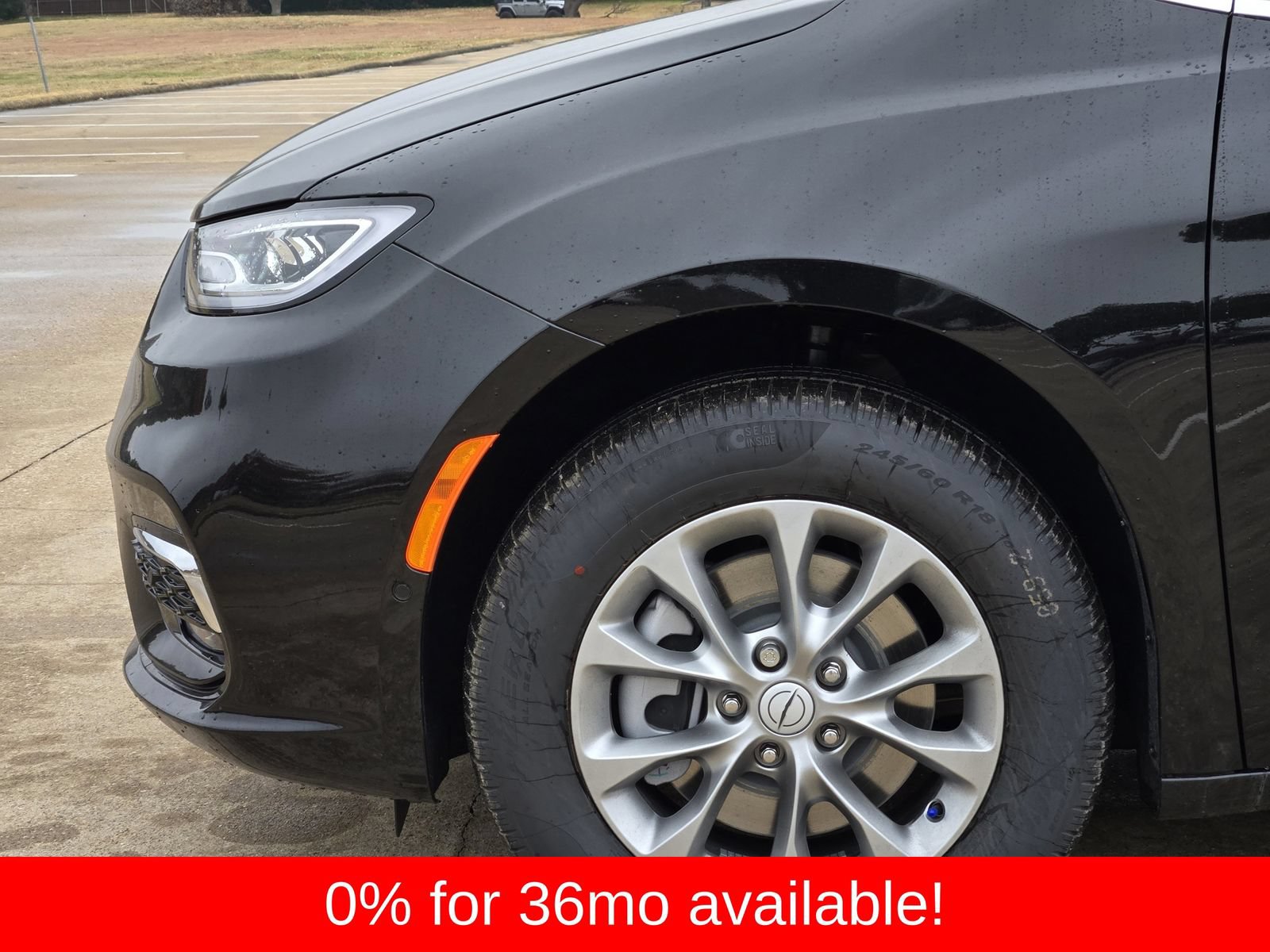 New 2026 Chrysler Pacifica Select AWD/4WD image 9