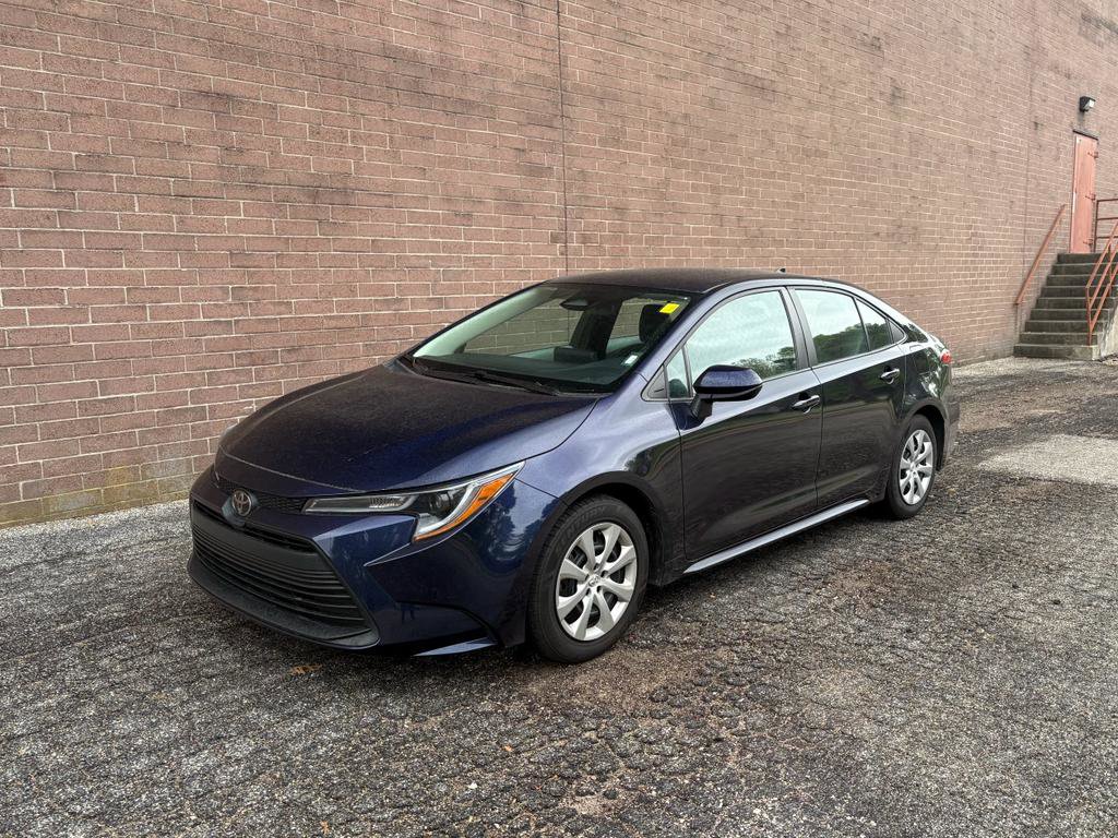 Used 2024 Toyota Corolla LE FWD image 1