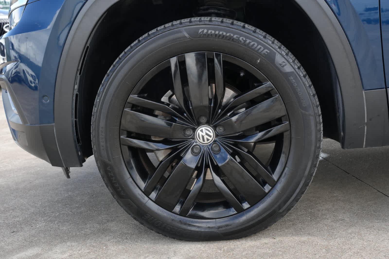 Used 2018 Volkswagen Atlas SEL Premium AWD/4WD image 25