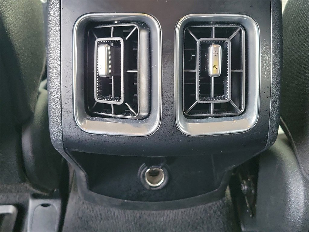 Used 2025 Kia Sorento LX image 18