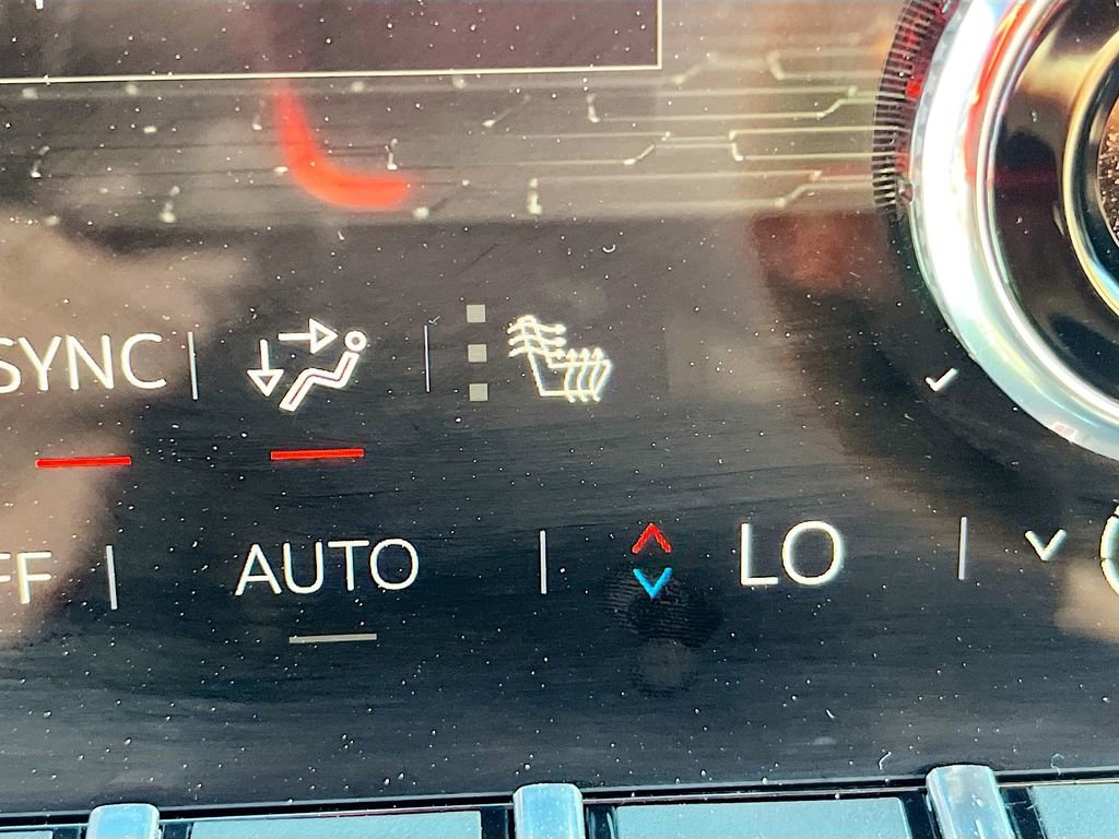 Used 2024 GMC Acadia Denali w/ Super Cruise Package image 18