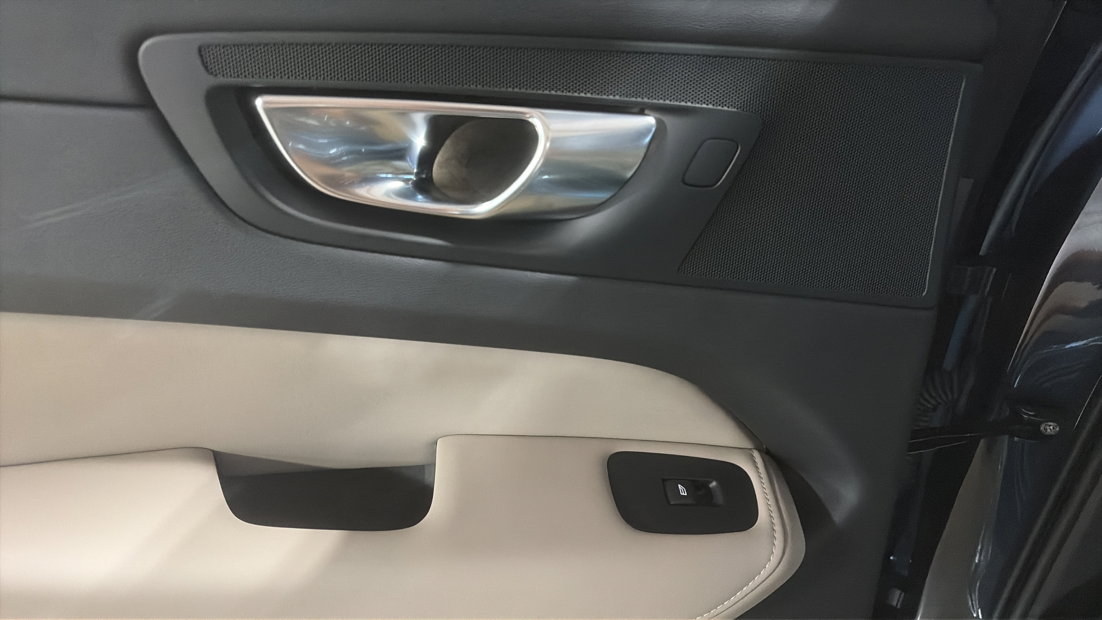 New 2027 Volvo XC60 B5 Plus AWD/4WD image 21