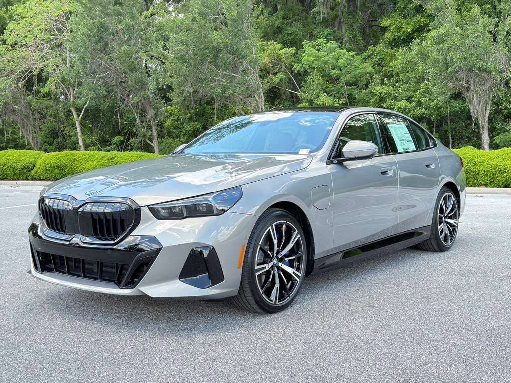 New 2026 BMW 550e xDrive