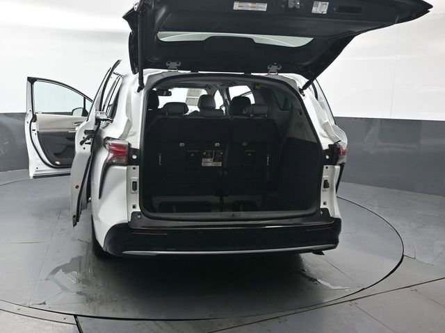 Used 2023 Toyota Sienna Limited image 55