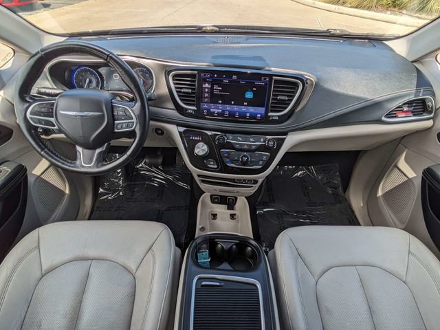 Used 2021 Chrysler Pacifica Touring-L FWD image 17