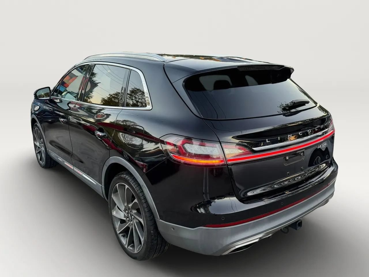 Used 2019 Lincoln Nautilus Reserve w/ Ultimate Package AWD/4WD image 5