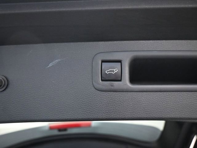 Used 2023 Toyota Highlander XLE image 9