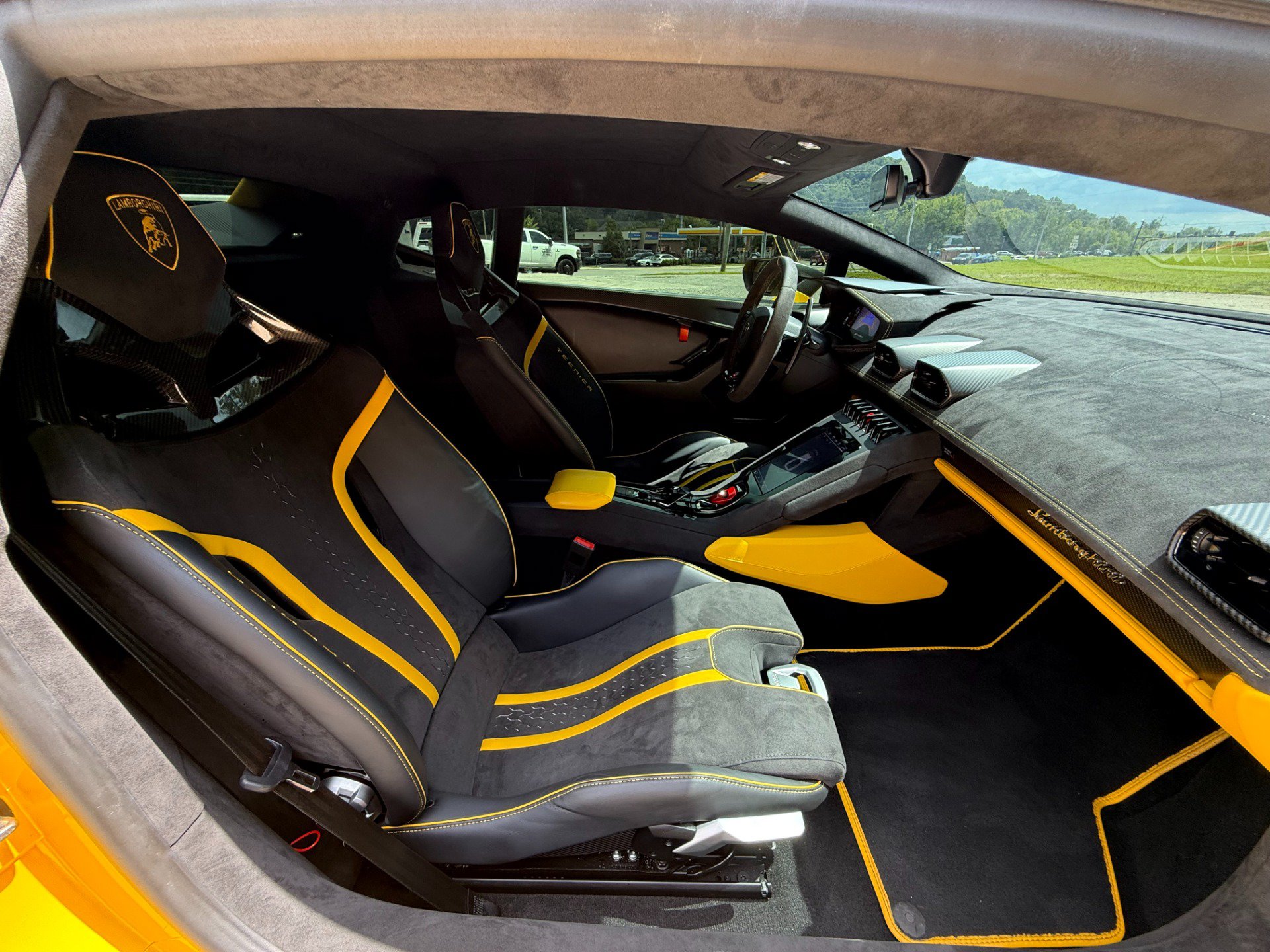Used 2024 Lamborghini Huracan Tecnica RWD image 25