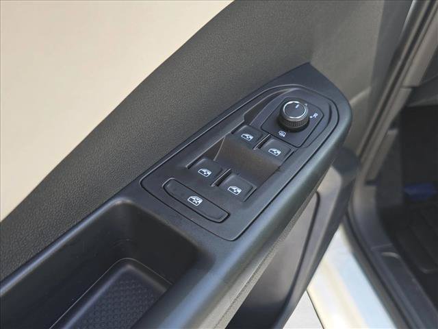 New 2026 Volkswagen Taos SE FWD image 5