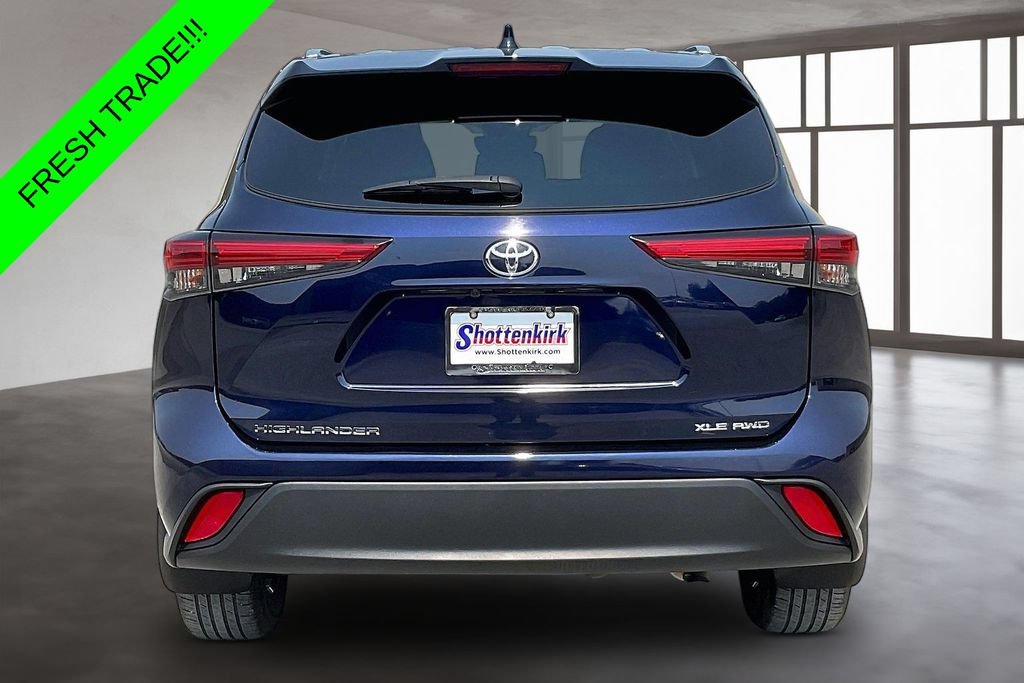 Used 2021 Toyota Highlander XLE AWD/4WD image 5