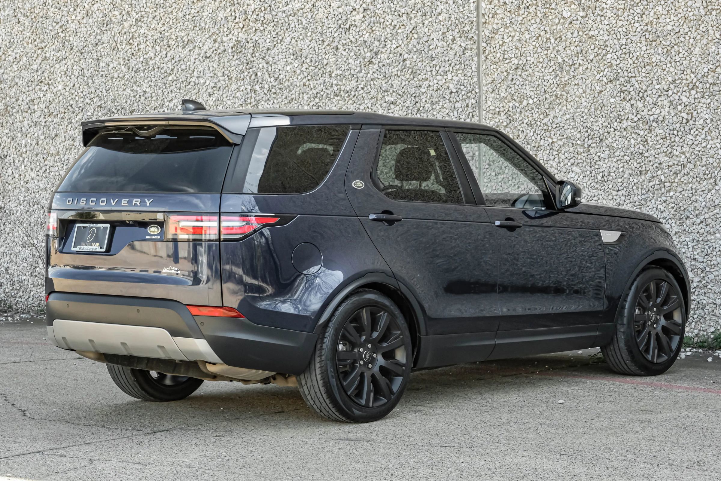 Used 2017 Land Rover Discovery HSE AWD/4WD image 10