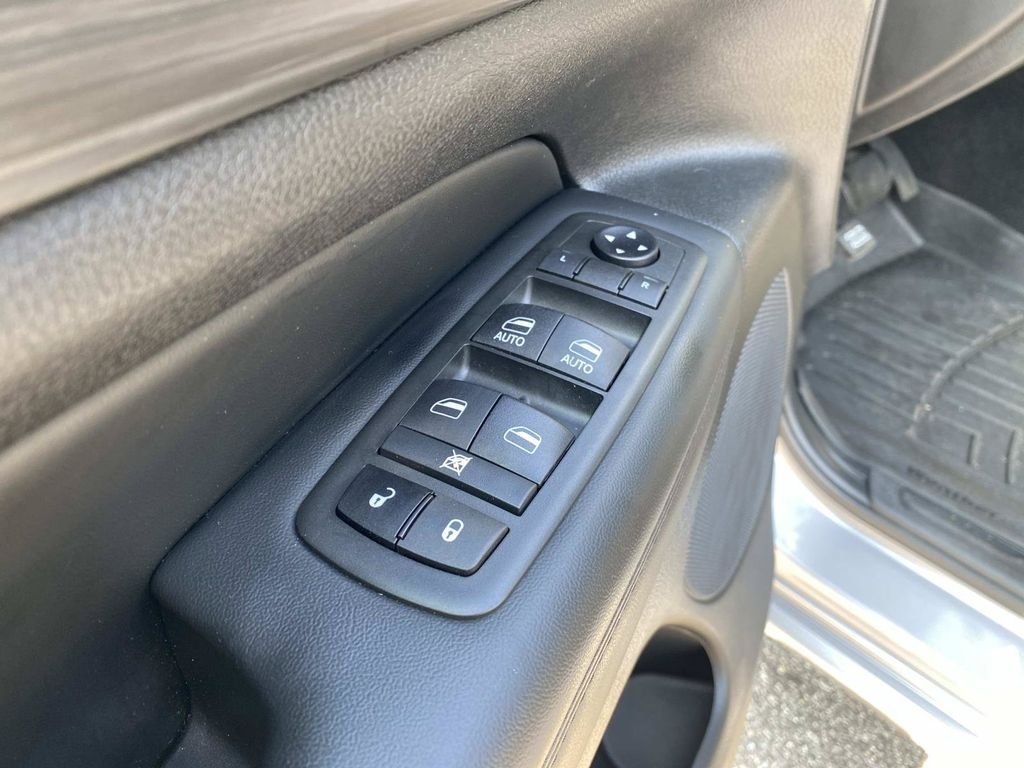 Used 2021 Jeep Grand Cherokee Laredo RWD image 17