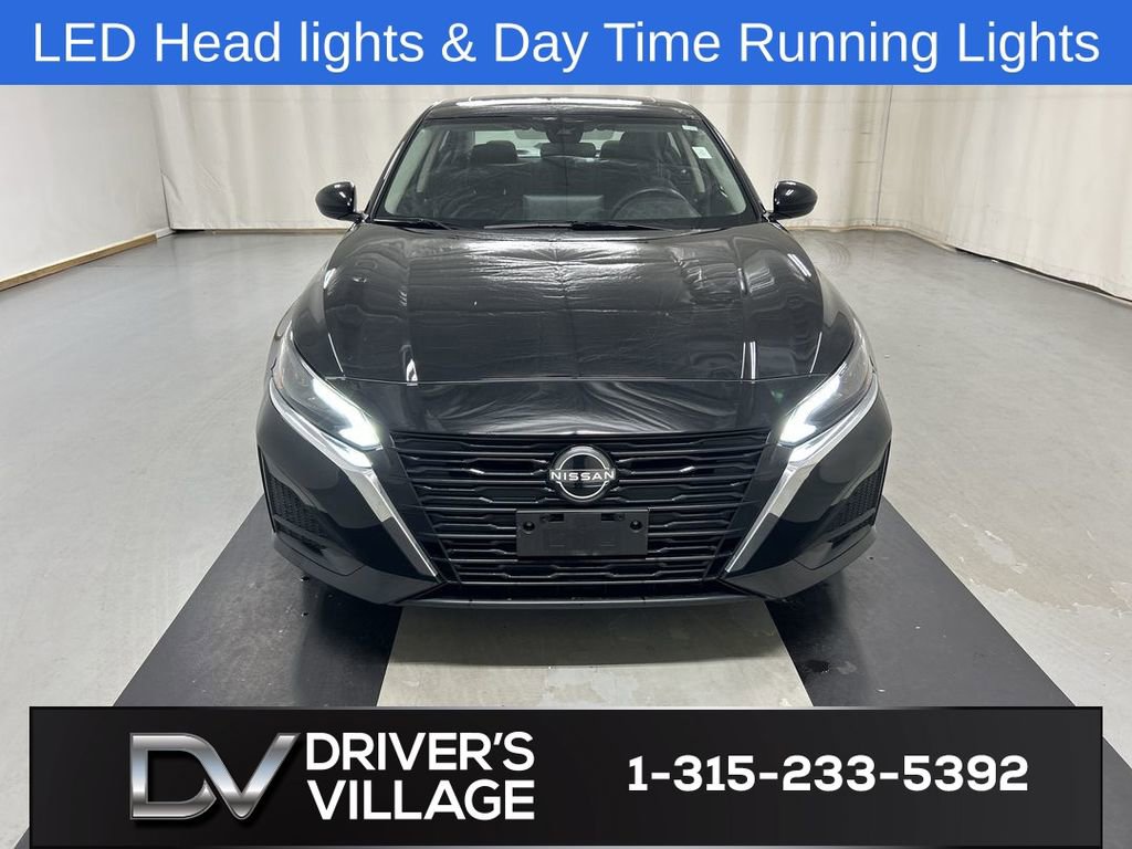 Used 2023 Nissan Altima 2.5 SV w/ SV Premium Package AWD/4WD image 3