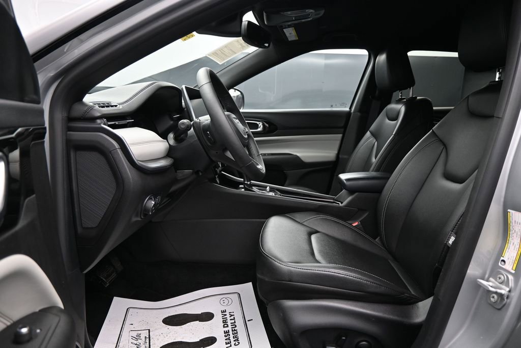 Used 2025 Jeep Compass Limited AWD/4WD image 9