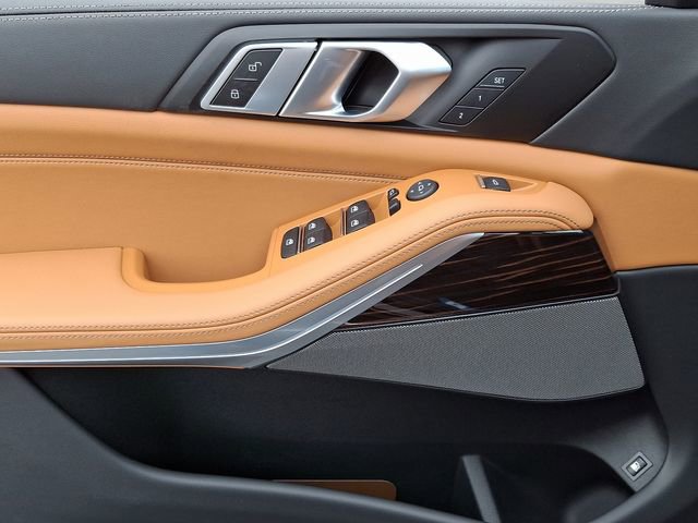 Certified 2025 BMW X5 xDrive50e w/ Premium Package image 13